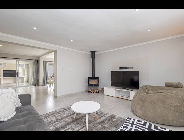 3 BEDROOM HOUSE FOR SALE IN SUNNINGDALE